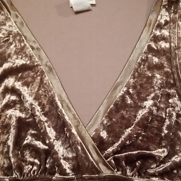 ARIANNE SILKY VELVET TANK - Picture 7 of 7